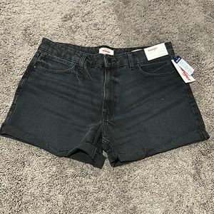 Wrangler black roll short